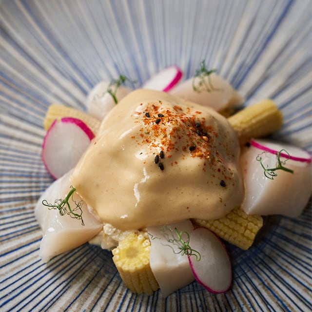 Vieira a baja temperatura con ensalada de apionabo y manzana verde